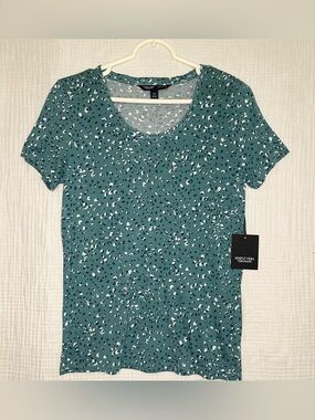 NWT Simply Vera Top XS Teal Green Abstract Round Neck Short Sleeve Modern Chic
